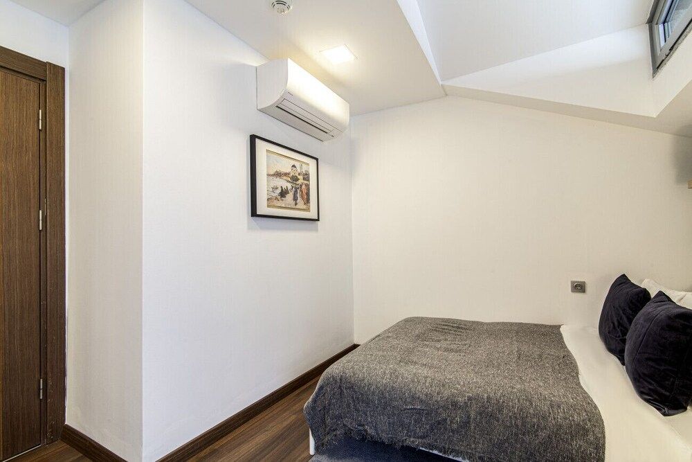 Fully Furnished Flat With Balcony in Sisli Apartment 14