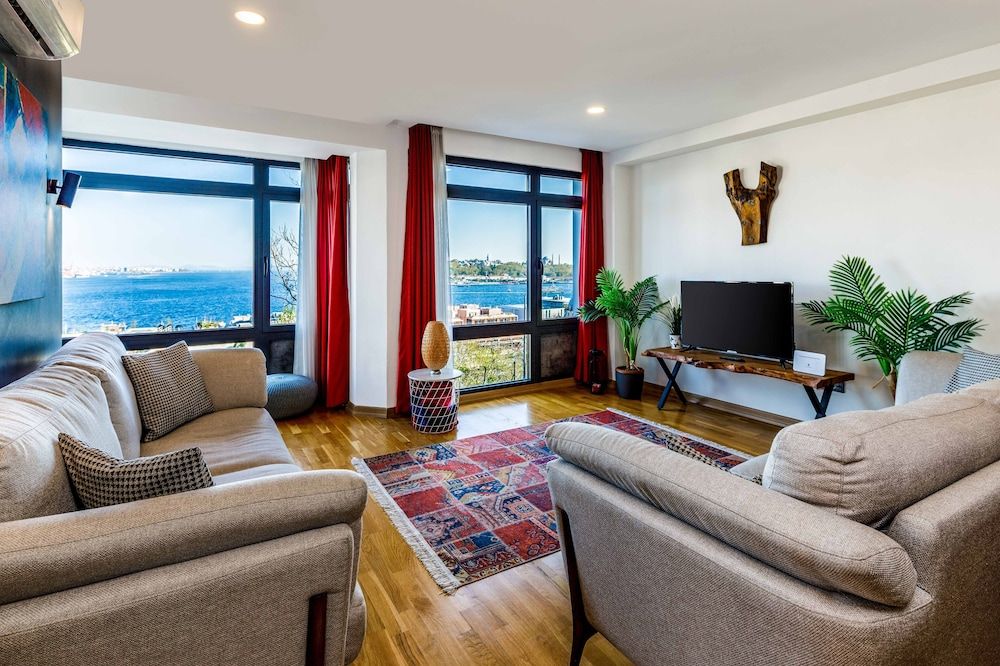 undefined Monnas Bosphorus 2