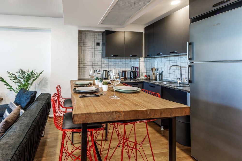 undefined Monnas Bosphorus 9