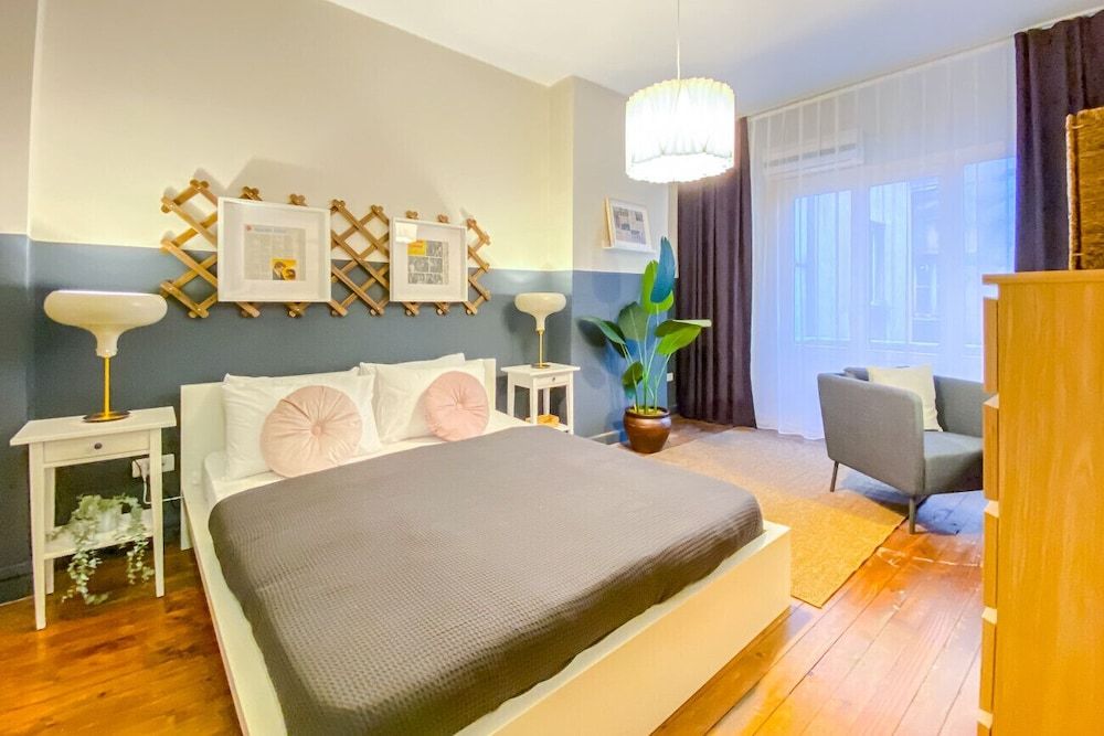 undefined Sleek Flat Within Walking Distance to Pera Museum 7