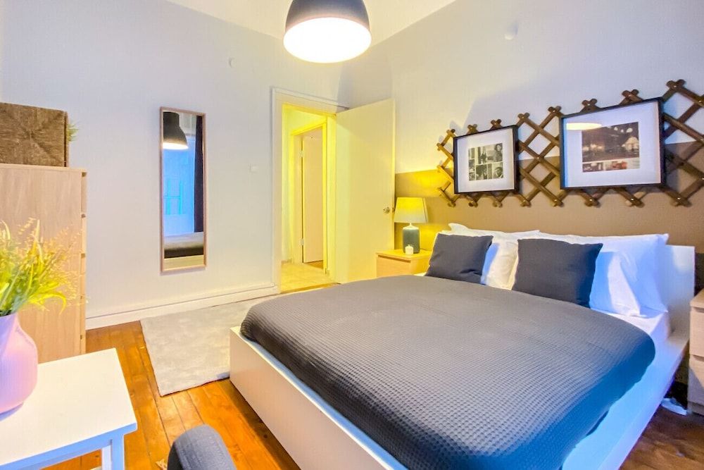 undefined Sleek Flat Within Walking Distance to Pera Museum 8