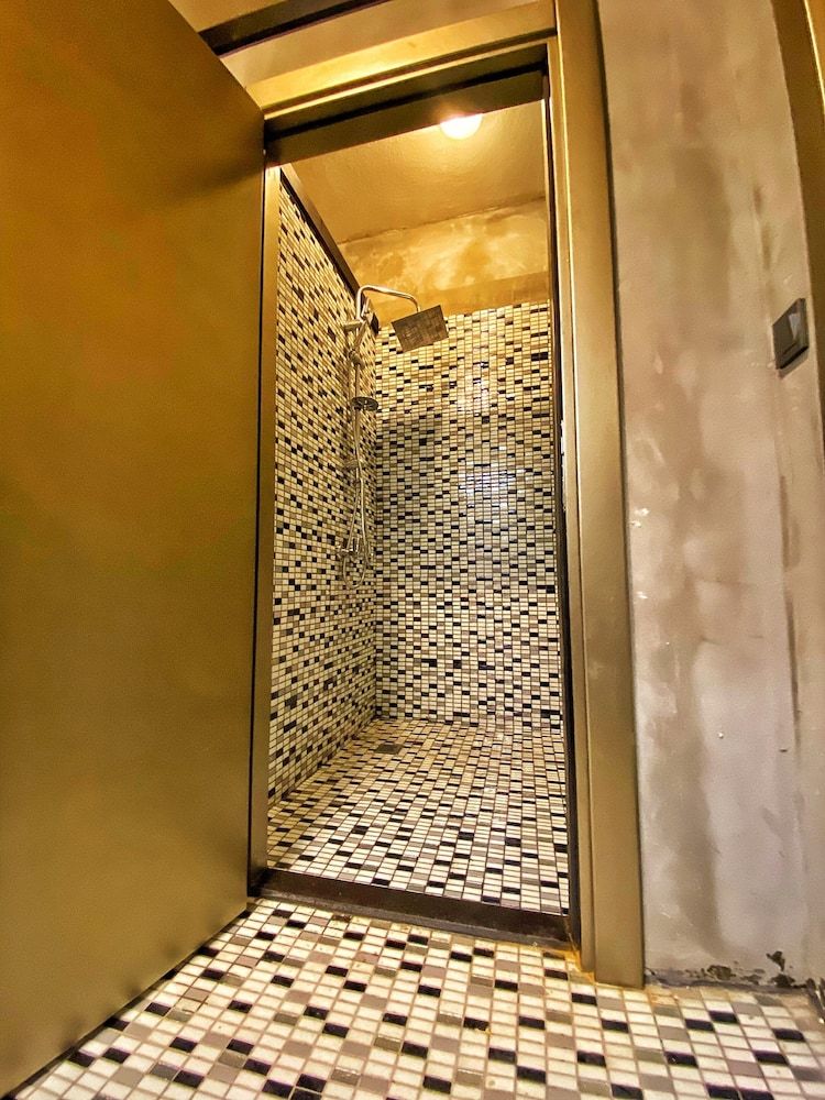 Nomad Hostel Karakoy Basic Shared Dormitory 9