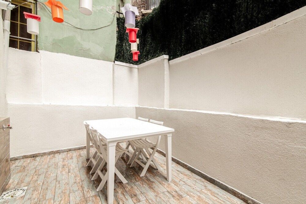 undefined Central and Modern Flat Near Flower Passage 4