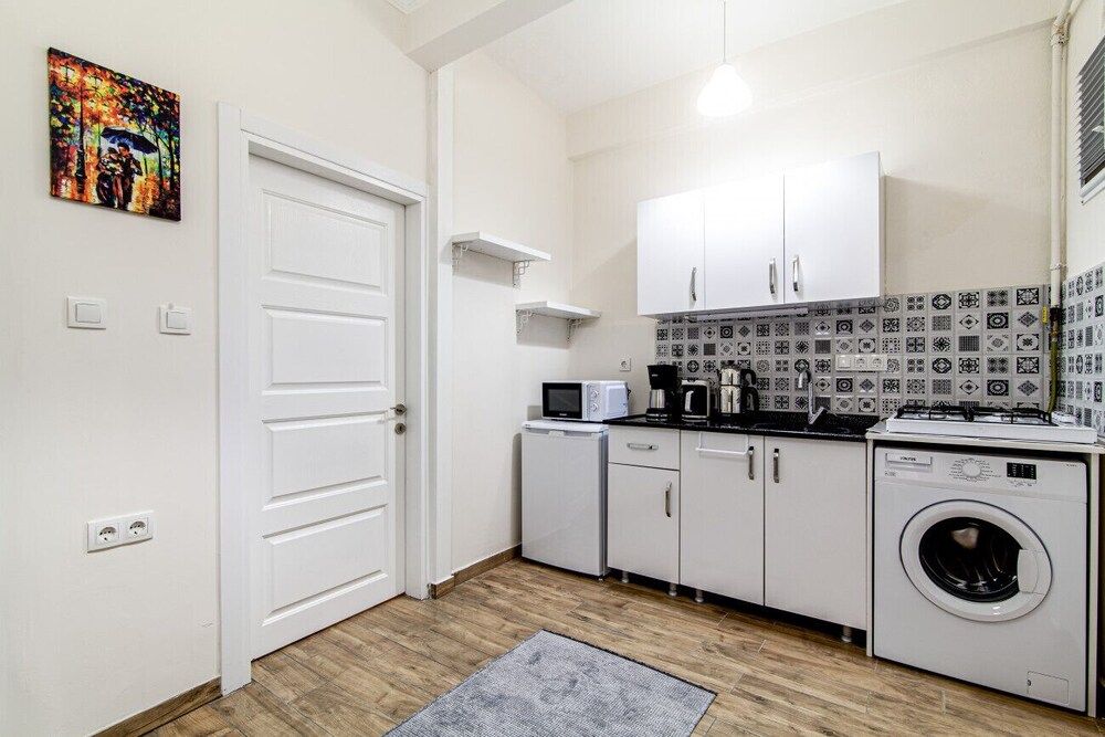 undefined Central and Modern Flat Near Flower Passage 8