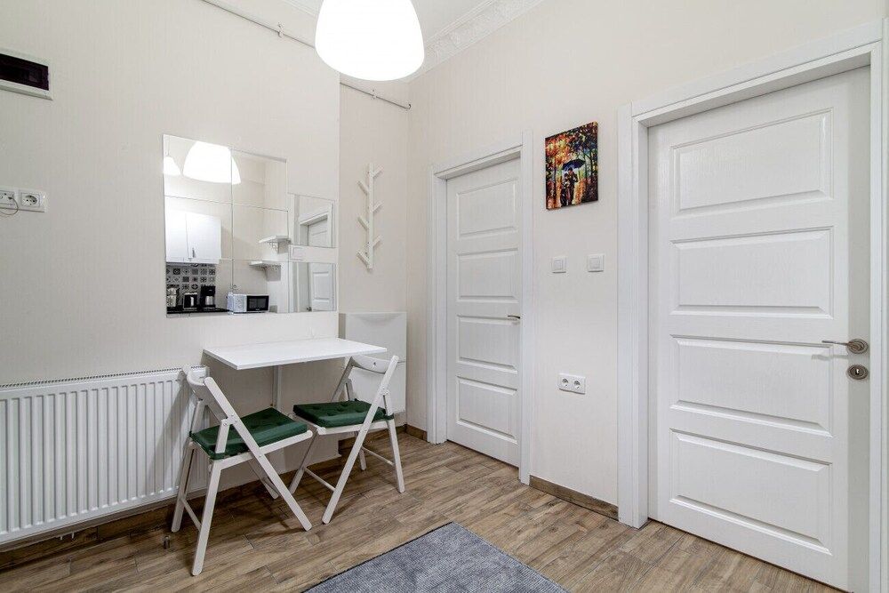 undefined Central and Modern Flat Near Flower Passage 7