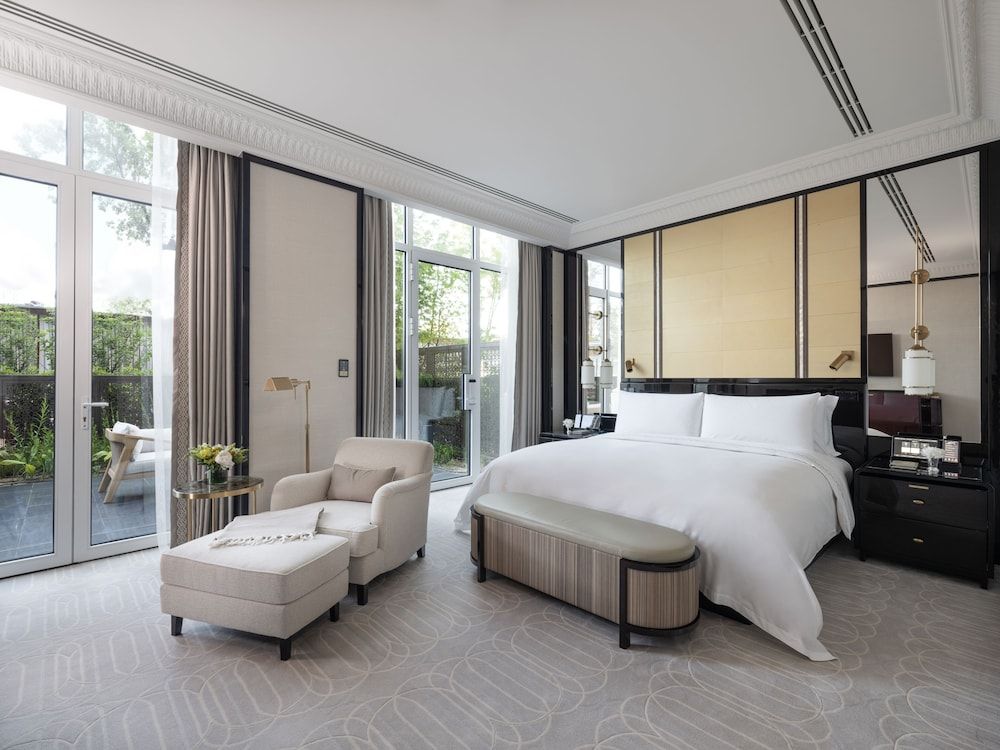Deluxe Suite With Garden, 1 King Bed with Sofa Bed