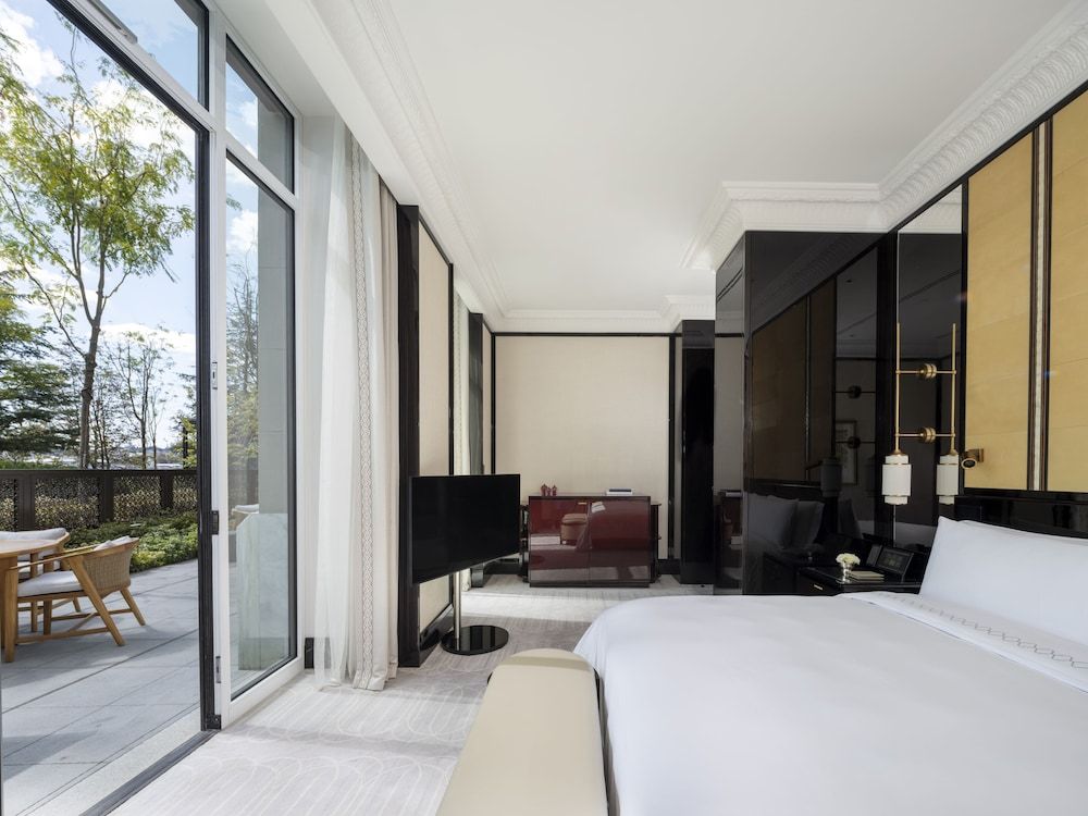 Superior Suite With Garden, 1 King Bed with Sofa Bed