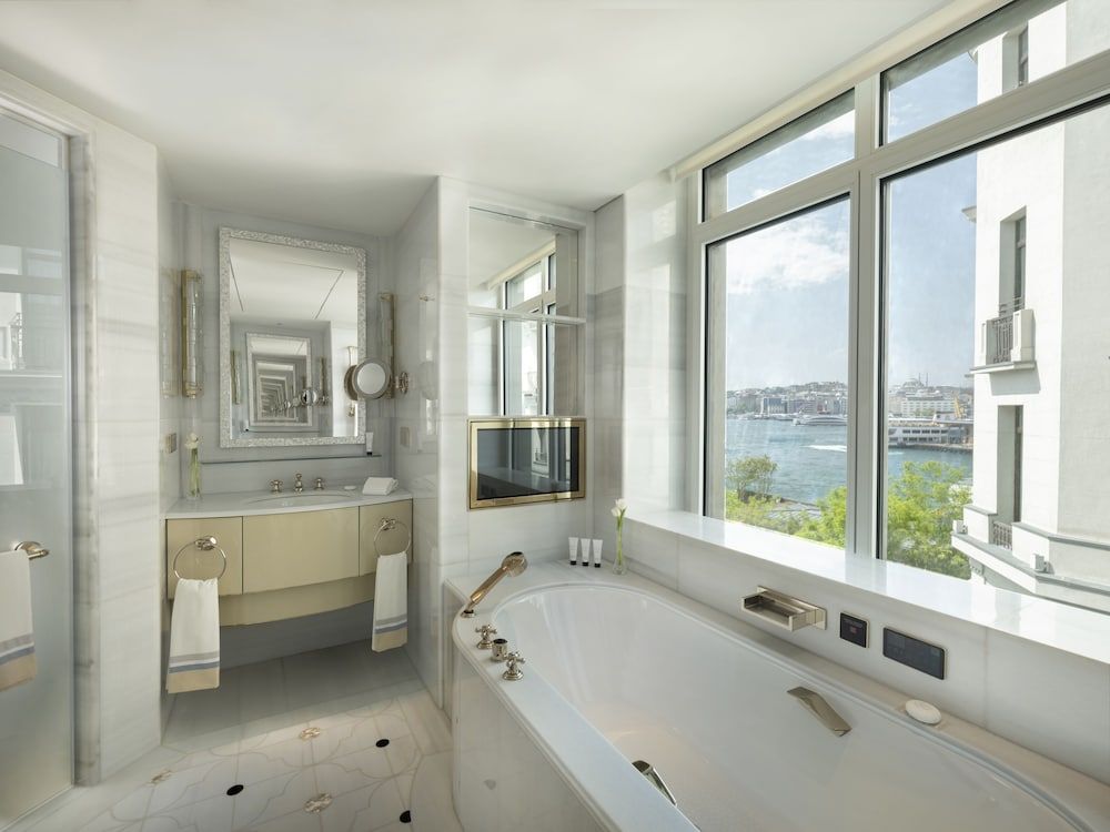 Superior Bosphorus Suite, 1 King bed with Sofa Bed