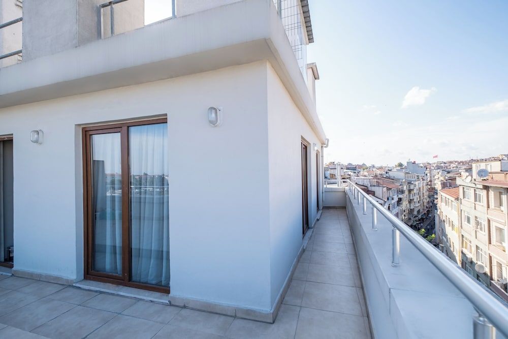 undefined Lavin Hotel & Suites 6