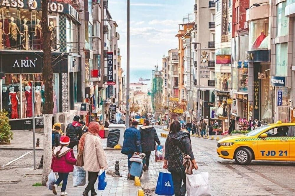 undefined Lavin Hotel & Suites 8