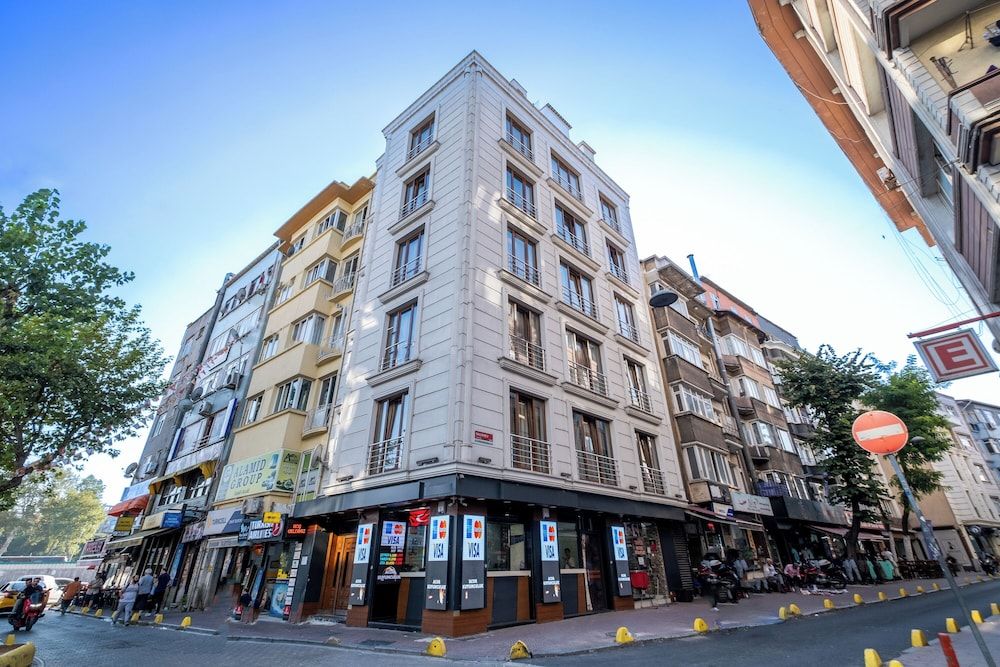 undefined Lavin Hotel & Suites 10