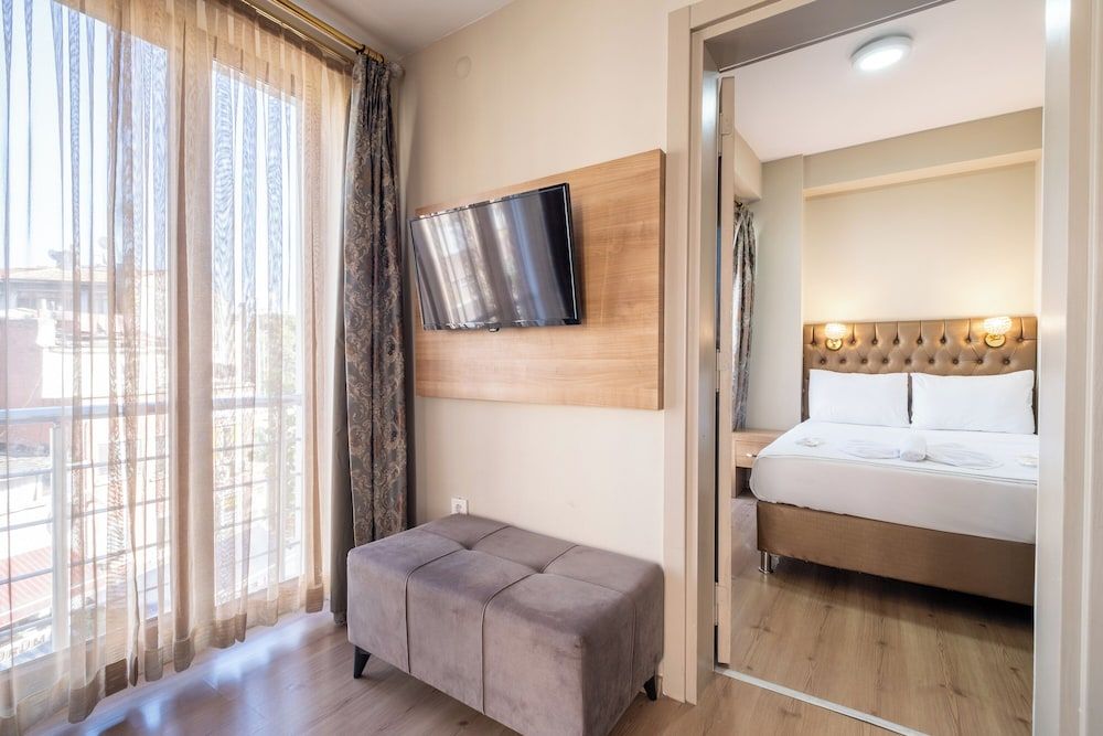 Lavin Hotel & Suites Junior Room 3