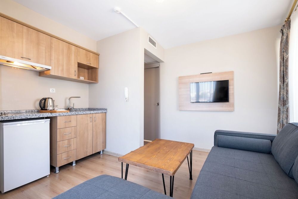 undefined Lavin Hotel & Suites 4