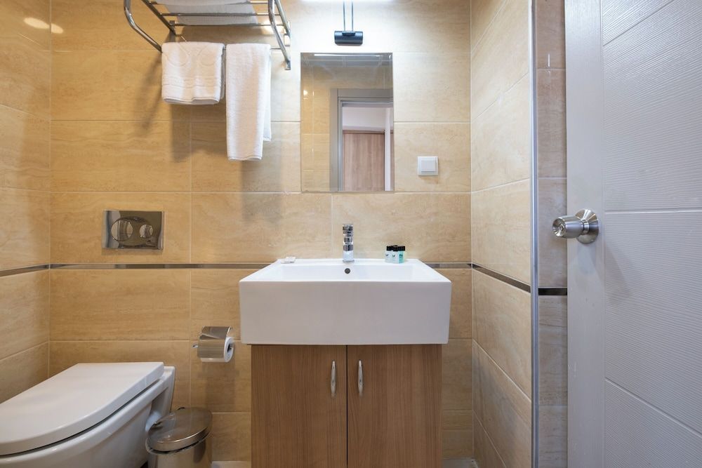 Lavin Hotel & Suites Junior Room 7