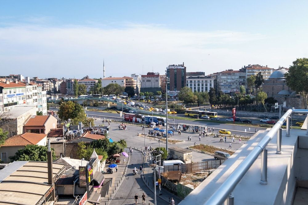 Lavin Hotel & Suites Junior Room 5