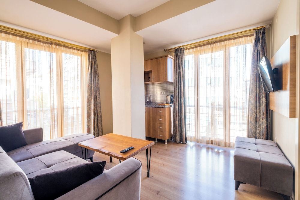 Lavin Hotel & Suites Junior Room 4