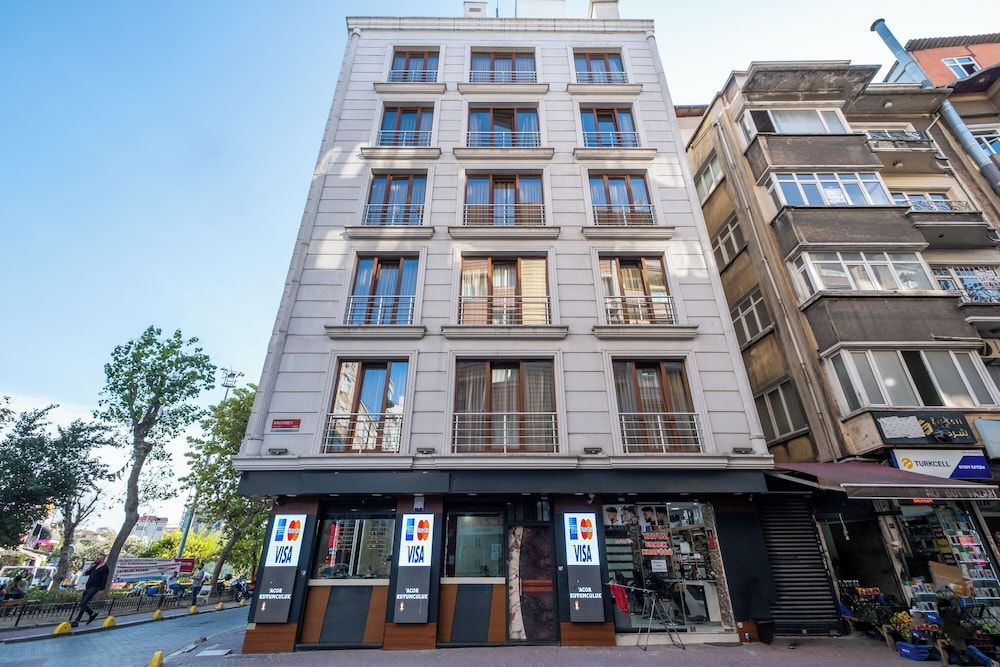 undefined Lavin Hotel & Suites 7