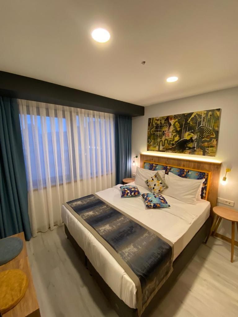 Economy Queen Room