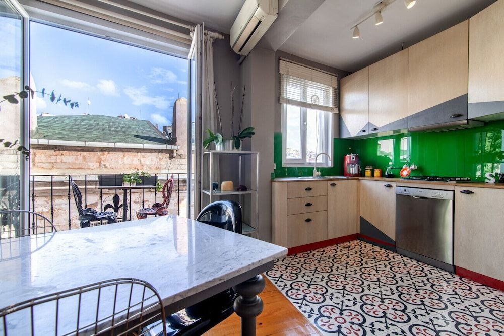 undefined Modern Apartment With Stylish Interior in Beyoglu 3