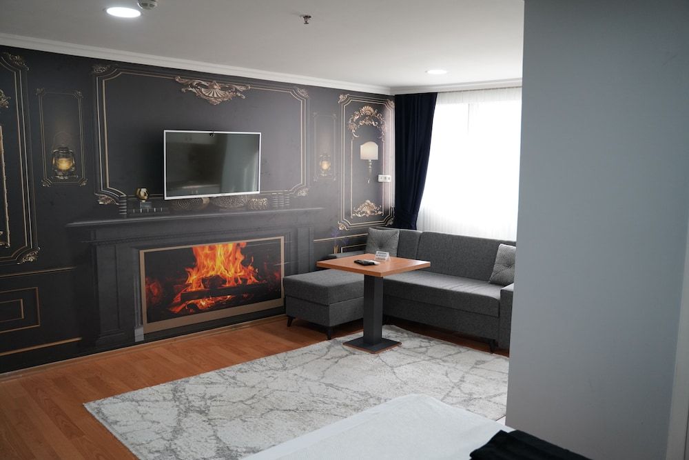 undefined Heraldic Room Hotel 3