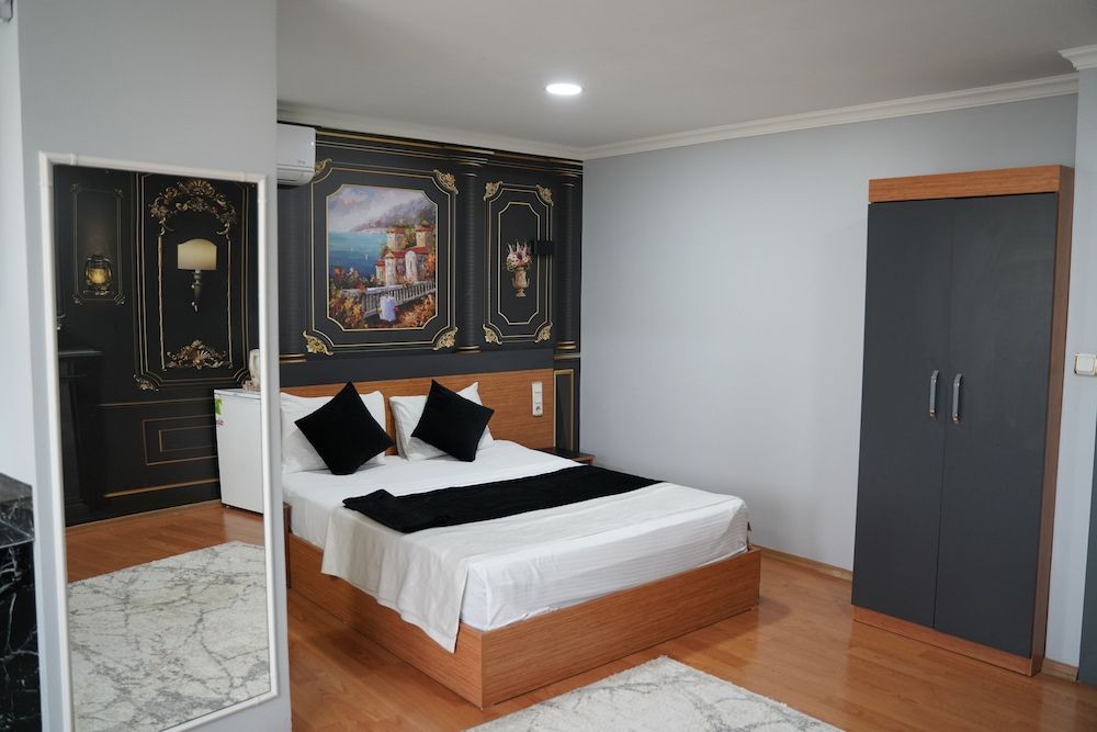 undefined Heraldic Room Hotel 7