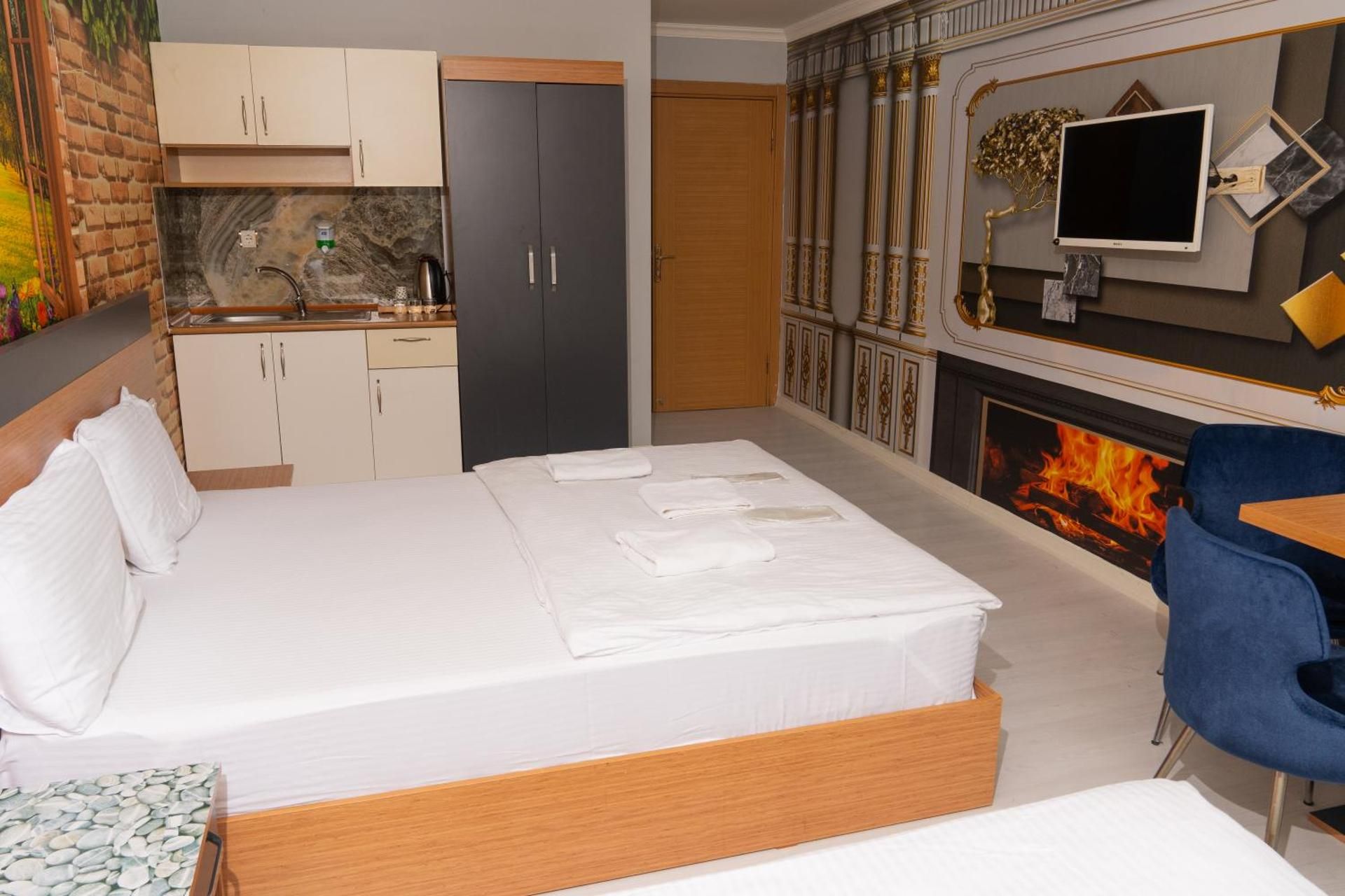 undefined Heraldic Room Hotel 9