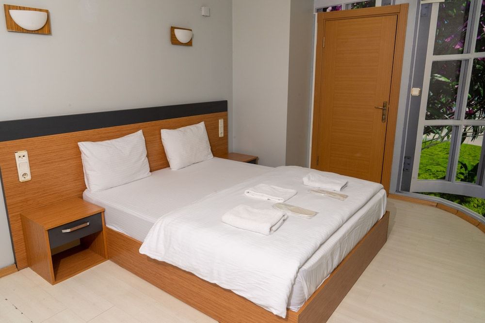 undefined Heraldic Room Hotel 9