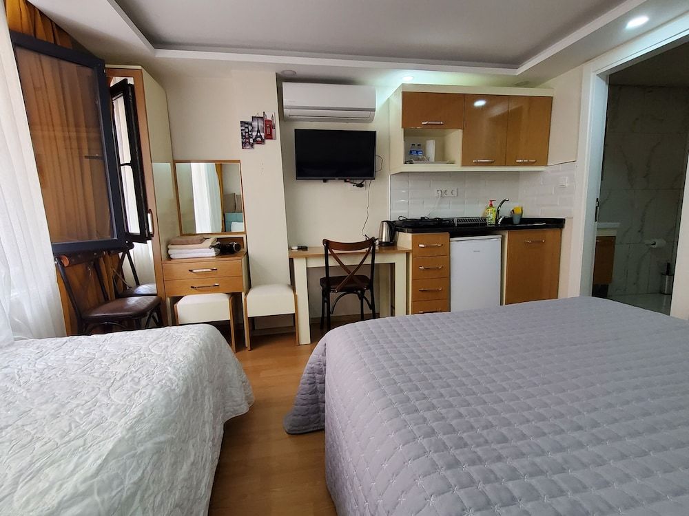 undefined Maniz Studio Apart 8