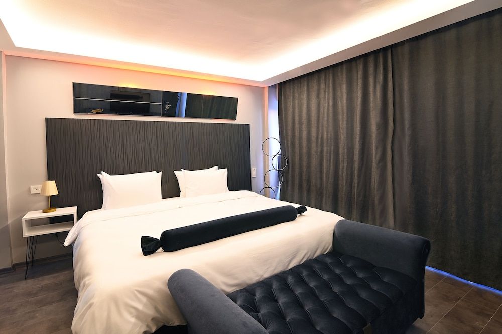 Via Çırağan Hotel Deluxe Room 3