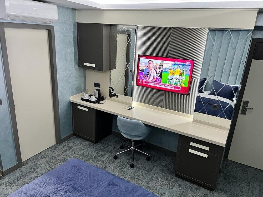 undefined Forever 21 Hotel 3