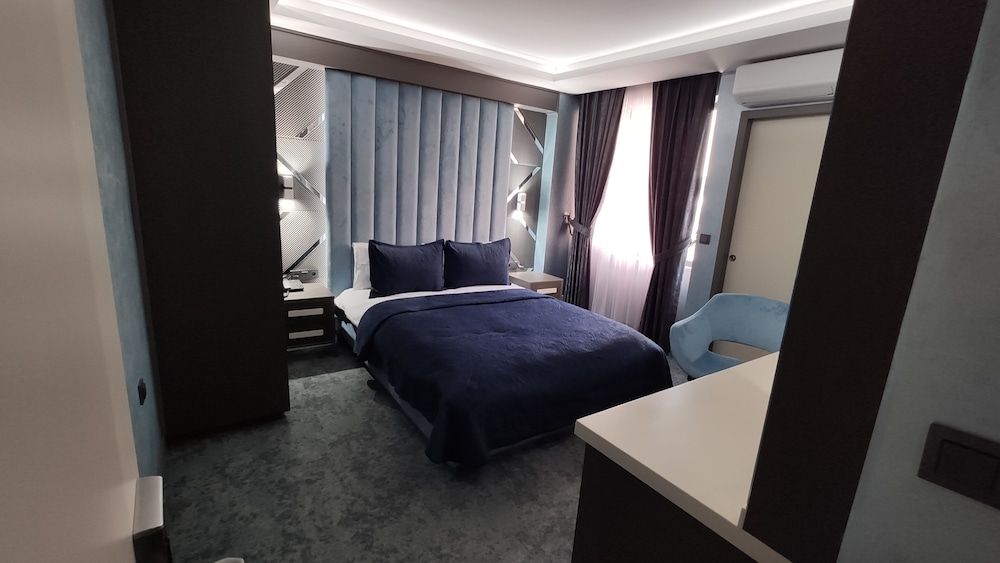 undefined Forever 21 Hotel 10