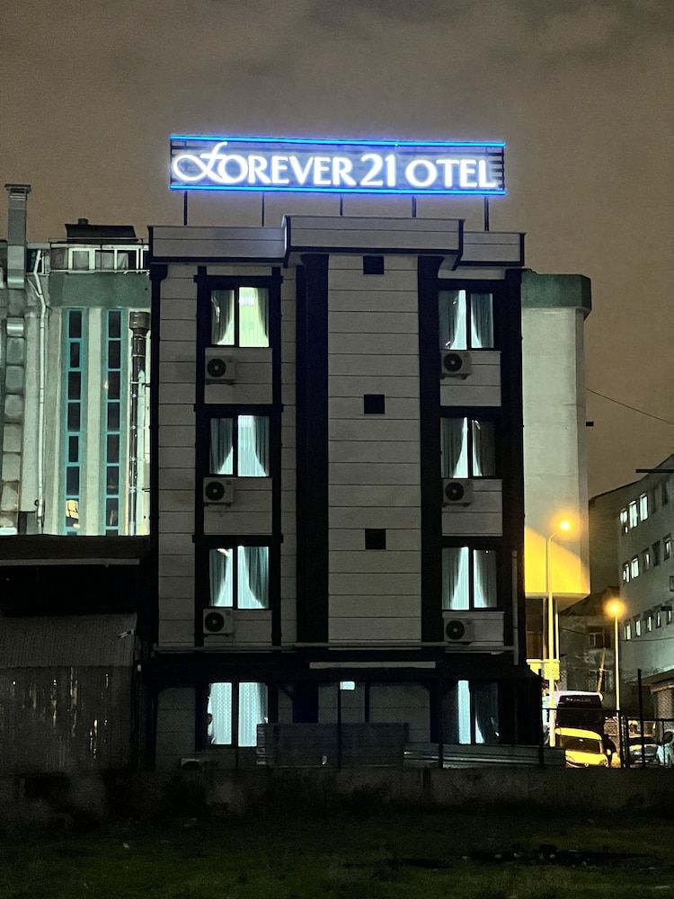 undefined Forever 21 Hotel