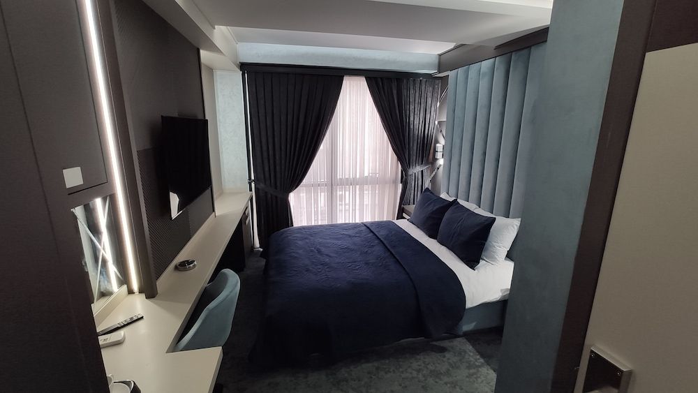 undefined Forever 21 Hotel 7