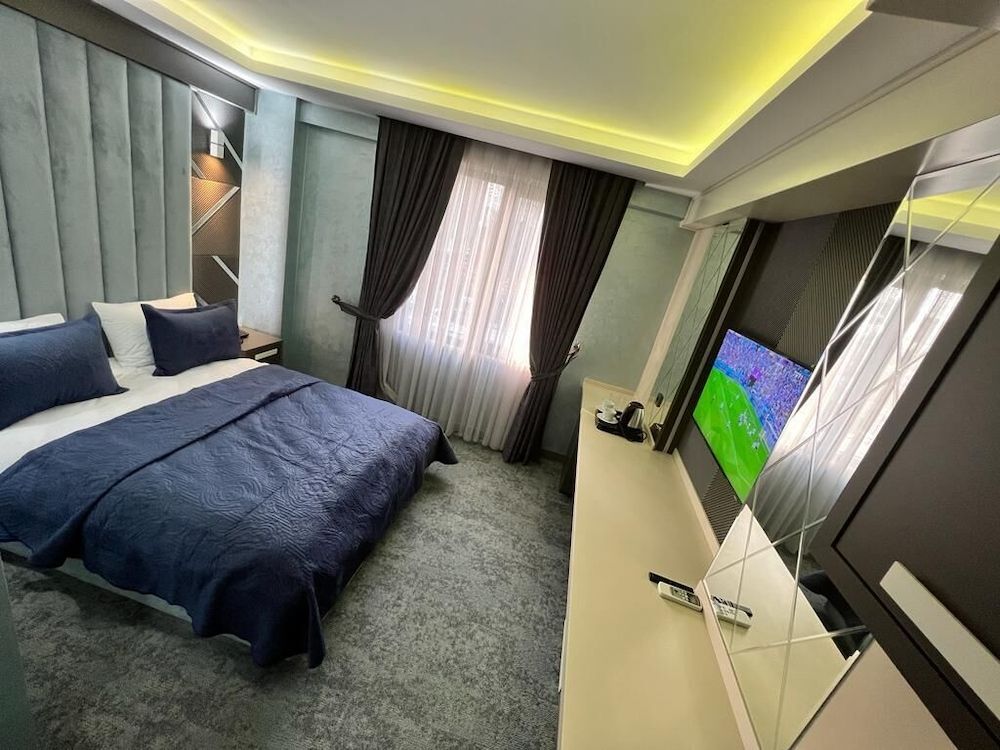 undefined Forever 21 Hotel 6