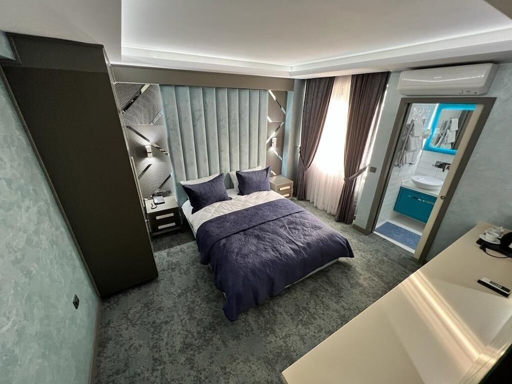 undefined Forever 21 Hotel 2