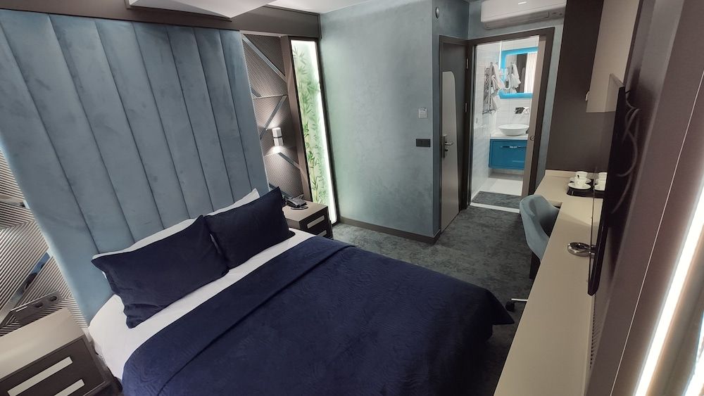 undefined Forever 21 Hotel 8