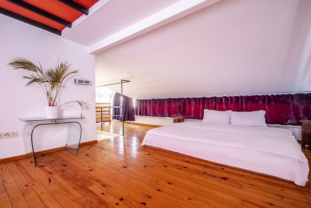 undefined Authentic Flat With Excellent Location in Beyoglu 2