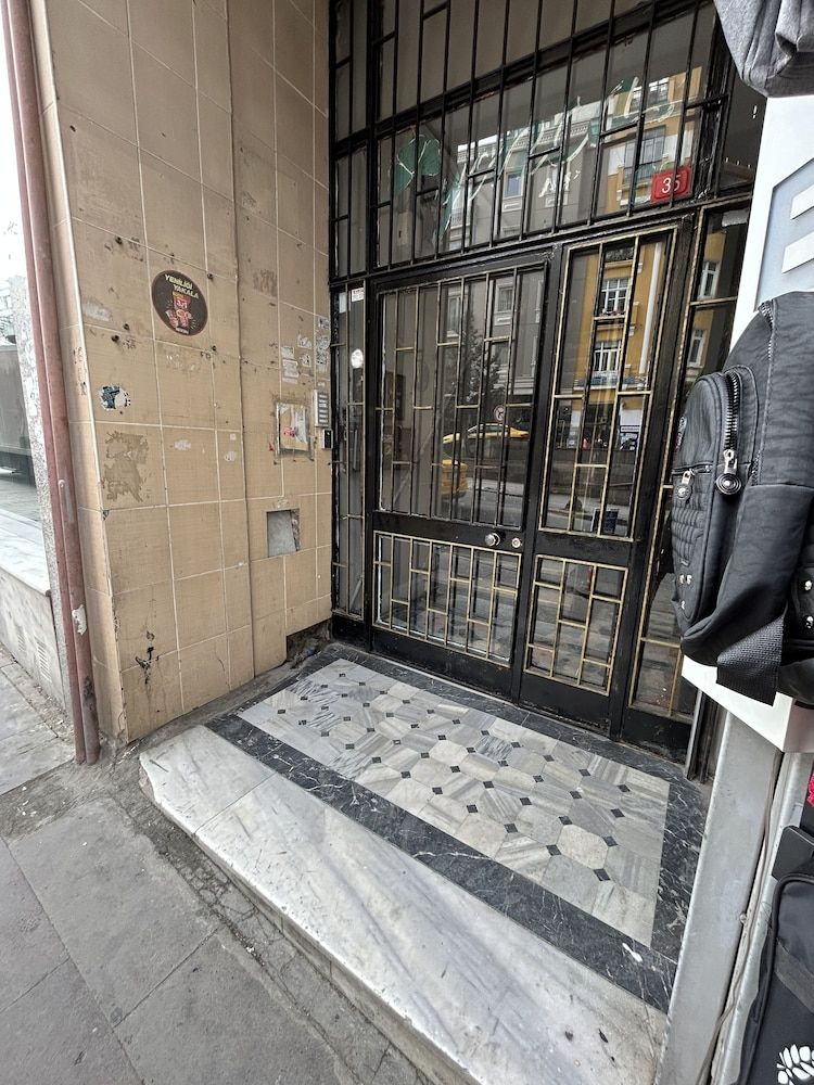 undefined Lily Rooms 5