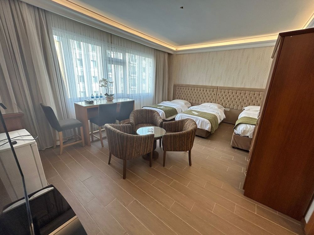 undefined Lily Rooms 2