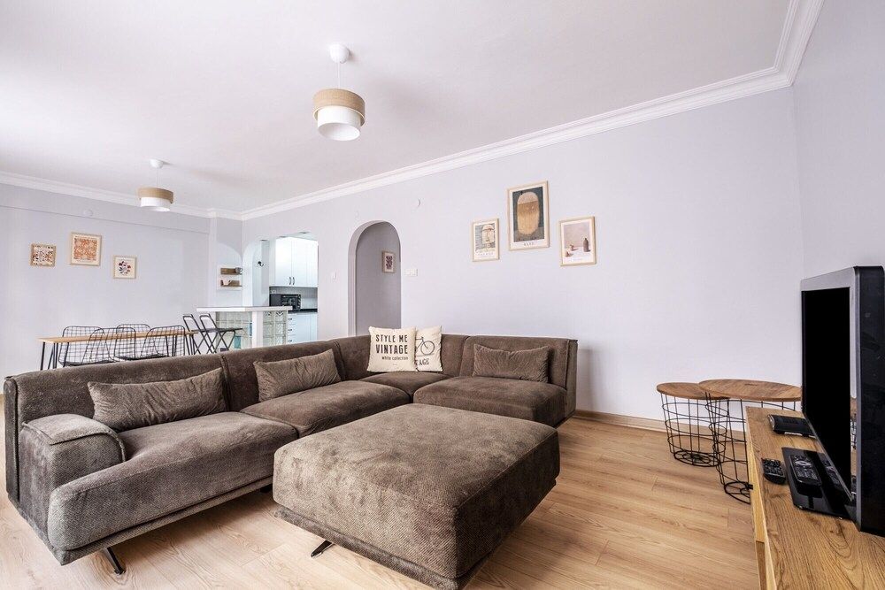 undefined Colorful and Central Flat With Balcony in Besiktas 6