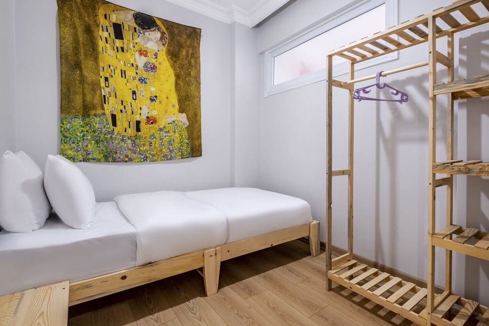 undefined Colorful and Central Flat With Balcony in Besiktas 5