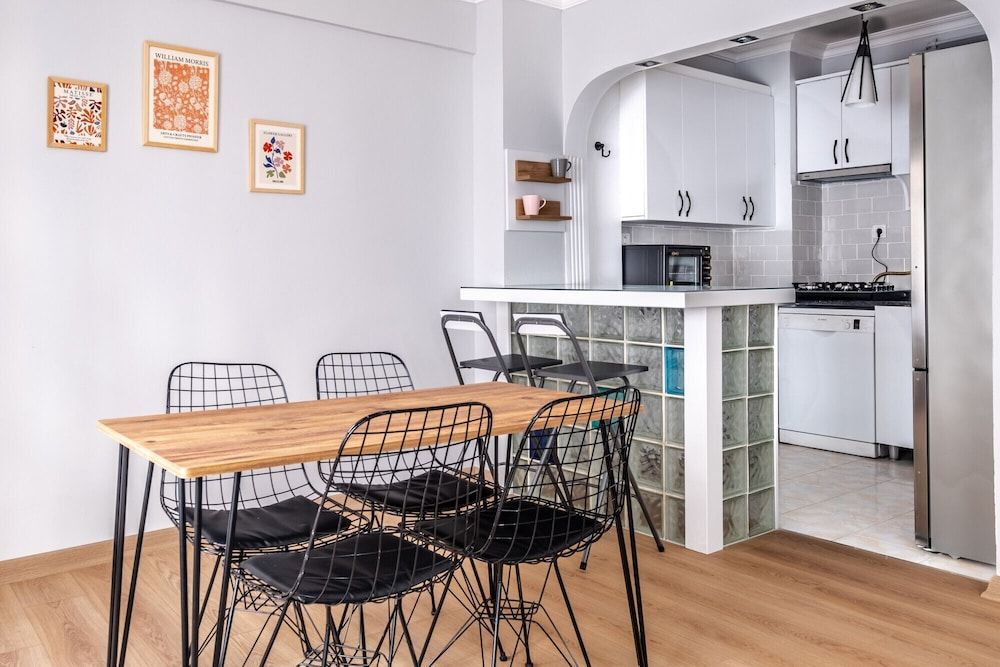 undefined Colorful and Central Flat With Balcony in Besiktas 9