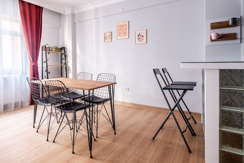 undefined Colorful and Central Flat With Balcony in Besiktas 8