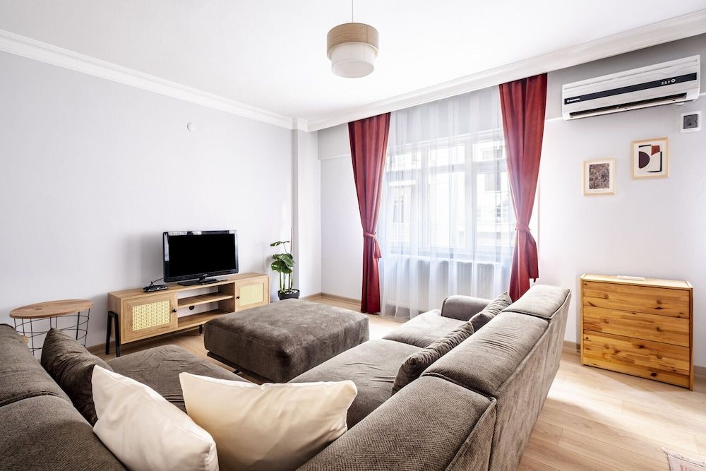 undefined Colorful and Central Flat With Balcony in Besiktas 7