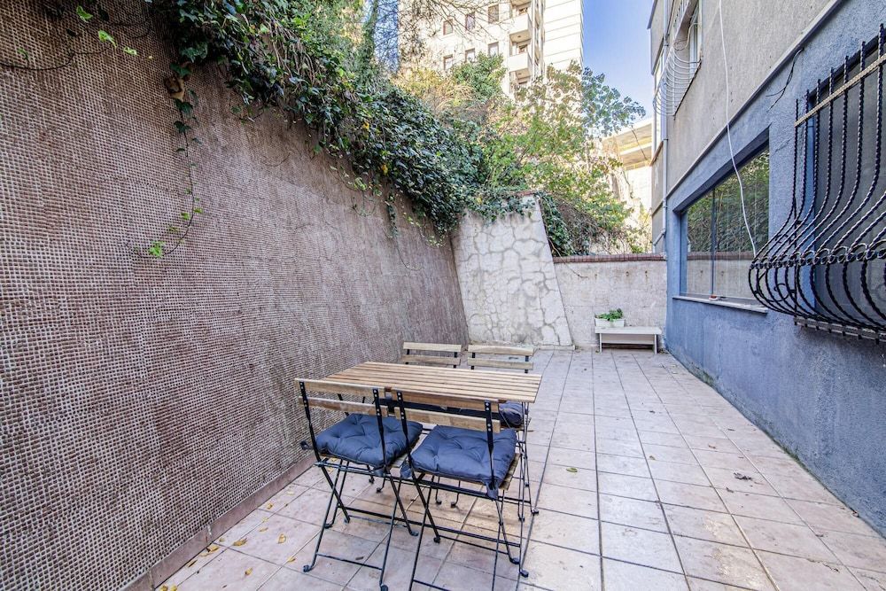 undefined Charming Flat With Backyard Close to Zorlu Center 2