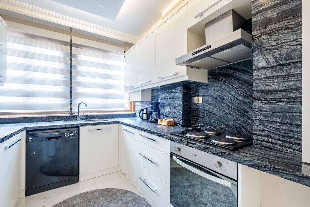 undefined Captivating Flat With Balcony Near Besiktas Pier 8