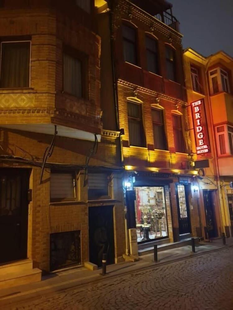 undefined The Bridge Hotel 4