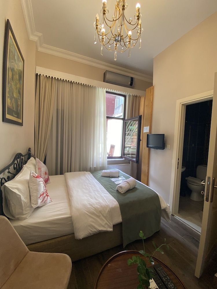 undefined The Bridge Hotel 9