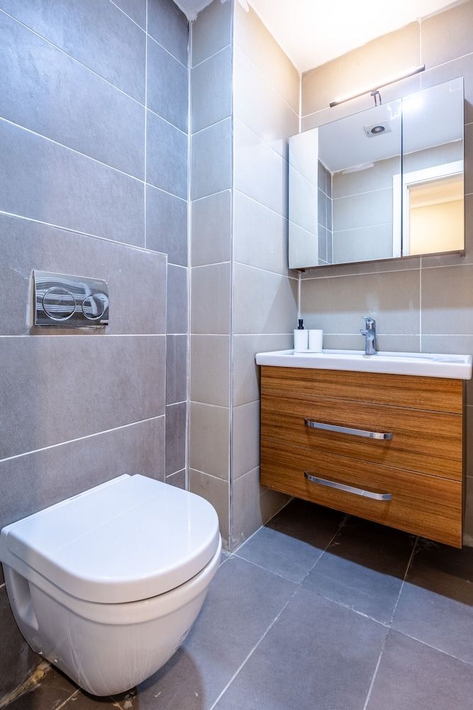 undefined Central Flat With Sleek Interior in Sisli 9