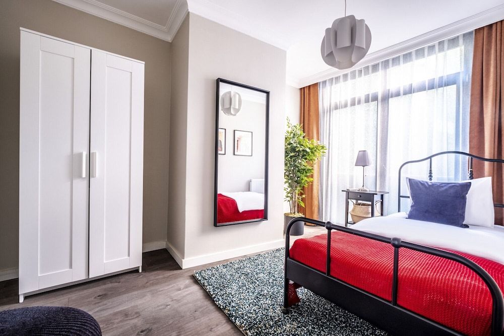 undefined Central Flat With Sleek Interior in Sisli